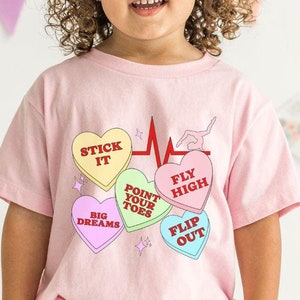 Camiseta de regalo de San Valentín para gimnastas, camiseta de gimnasia, entrenadores de gimnasia, regalo de camiseta de gimnasta, camiseta para hijas, tallas para jóvenes y adultos