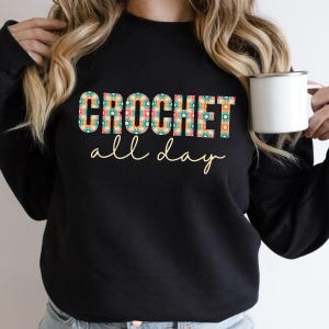 Camiseta de cuello redondo para amantes del crochet, regalo para amantes del crochet, camiseta para amantes del crochet, camisa de crochet estilo cuadrado de abuela, regalo para mamá de crochet, crochet todo el día