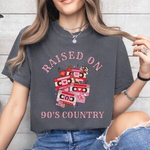Aufgezogen auf 90er Jahre Country Valentine T-Shirt, Retro Country Music T-Shirt, Nashville T-Shirt, Country Western Konzert, übergroßes Trendy Comfort Colors Shirt