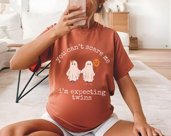 Camiseta de anuncio de embarazo, camiseta de Halloween para mamá fantasma, revelación de otoño de embarazo de gemelos, anuncio de bebé, amante de Halloween embarazada de gemelos
