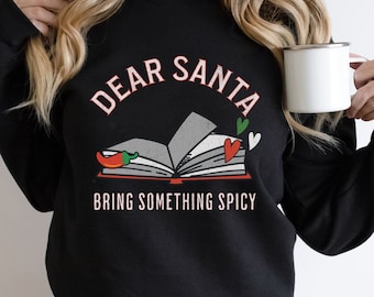 Sudadera con cuello redondo de Santa Claus con temática de romance literario, regalo de Papá Noel secreto para un amigo del club de lectura, lector amante de los libros y de las fiestas, Papá Noel con temática literaria