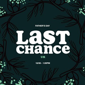 K&ouml;nnte beinhalten: Dunkelgr&uuml;ner Hintergrund mit einem dekorativen floralen Muster. Der Text "VATERTAG" steht &uuml;ber dem gro&szlig;en wei&szlig;en Text "LETZTE CHANCE" und "UK". Darunter stehen Datum und Uhrzeit: "18/06 - 13:00 Uhr".