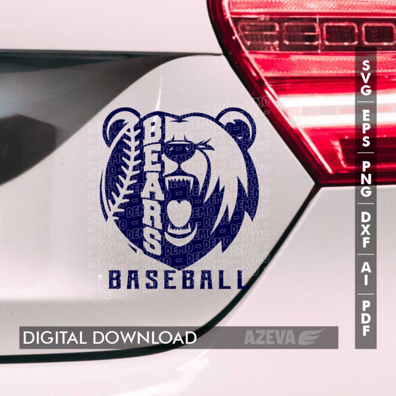Pode incluir: Um gr&aacute;fico de beisebol azul e branco com a palavra "Bears" dentro do beisebol e a palavra "Baseball" abaixo do gr&aacute;fico. O gr&aacute;fico est&aacute; em um carro branco.