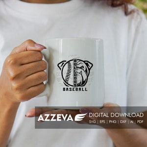 Pu&ograve; includere: Una tazza in ceramica bianca con una grafica in bianco e nero di una testa di bulldog con la parola "BULLDOGS" all'interno di una palla da baseball. Il testo "BASEBALL" &egrave; sotto la grafica.