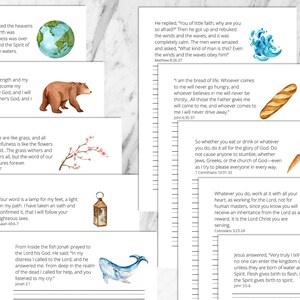 Puede incluir: Un conjunto de 10 tarjetas imprimibles con ilustraciones de acuarela y versículos bíblicos. Las tarjetas presentan una variedad de imágenes, que incluyen un globo terráqueo, un oso, una rama de flores, una hogaza de pan, una zanahoria, una linterna, una ballena, una pala y una mariposa.