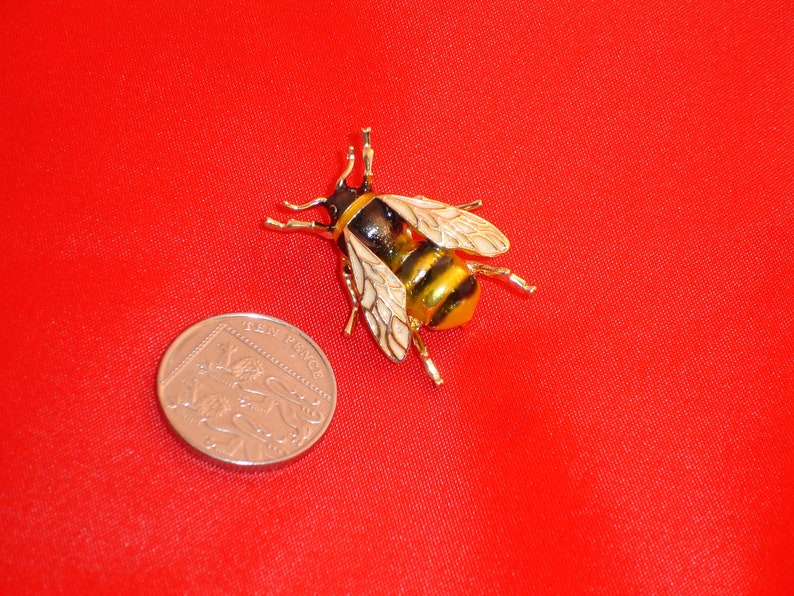 Beautiful Vintage Style HONEY BEE Bumble Insect ENAMEL BROOCH Pin Jewellery 