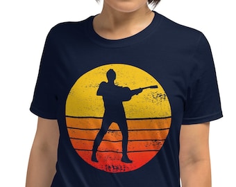 Camiseta con silueta de Sting: diseño retro de atardecer