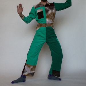 trefärgad manchesterjumpsuit med patchworkmönster