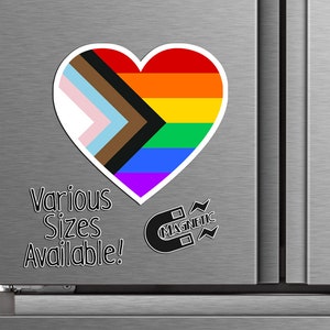 Fortschritt Pride Flagge Herz Magnet oder Aufkleber - Wasserdichter Vinyl Aufkleber oder Magnet | LGBTQ+ | Regenbogen Pride Flagge | Laptop-Auto-Aufkleber