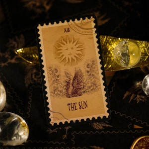 Sello antiguo Tarot RWS Filatelia Arte antiguo Símbolos religiosos medievales europeos Bestias míticas Adoración animal Regalo para coleccionistas de sellos