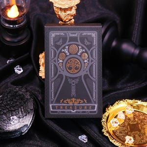 Treasure Tarot Rider-Waite Nocturnal Mysteries Vintage komische stijl zeer fijne tekeningen cryptisch tarotdek Obsidiaan zwart metallic goud holografische rand