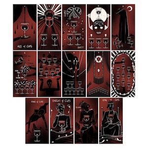 Puede incluir: Un conjunto de cartas de tarot con una combinaci&oacute;n de colores rojo oscuro y negro. Cada carta presenta ilustraciones de c&aacute;lices, figuras e im&aacute;genes simb&oacute;licas. Las cartas incluyen texto como "Ace of Cups", "Page of Cups" y "Knight of Cups".