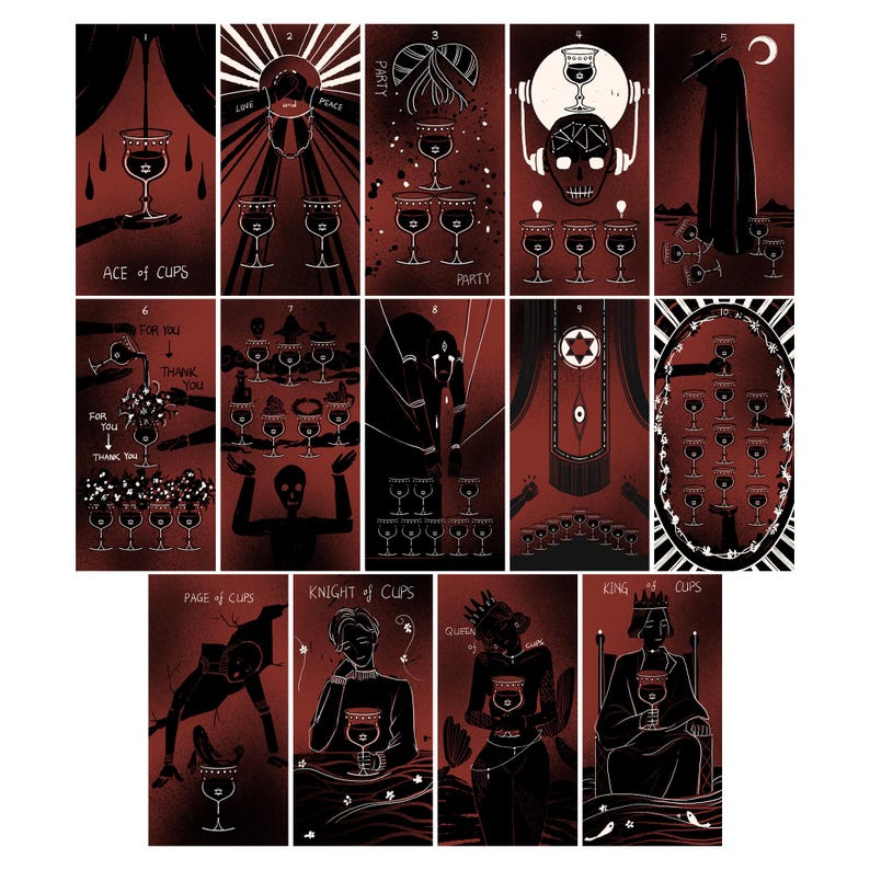 Puede incluir: Un conjunto de cartas de tarot con una combinaci&oacute;n de colores rojo oscuro y negro. Cada carta presenta ilustraciones de c&aacute;lices, figuras e im&aacute;genes simb&oacute;licas. Las cartas incluyen texto como "Ace of Cups", "Page of Cups" y "Knight of Cups".
