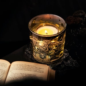 Arkham&#39;s Last Glimmer of Hope Cthulhu Light-Up Aroma Candle Bedroom Goodie Soy Gel Wax Bergamot Cedar Gift for Lovecraftian Fan