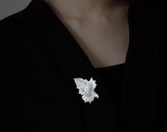 YIHE Keramik Broschen "Conch" Handgemachter Schmuck Ozean Statement Accessoire Imitation Pin Irisierende Glasur Kleines aber mächtiges Geschenk für Meeresliebhaber