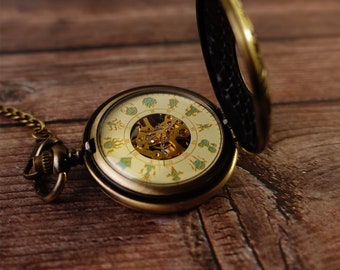 Reloj de bolsillo mecánico Cthulhu / "La sombra fuera del tiempo" / Steampunk / Lovecraft / Lovecraftian / Lovecraftian Gift