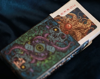 Cthulhu Mythos Comicology (Old Whispers) Cartes à jouer Panthéon lovecraftien Soirée jeux d'horreur cosmique à R'lyeh Deck Cardistry Necronomicon