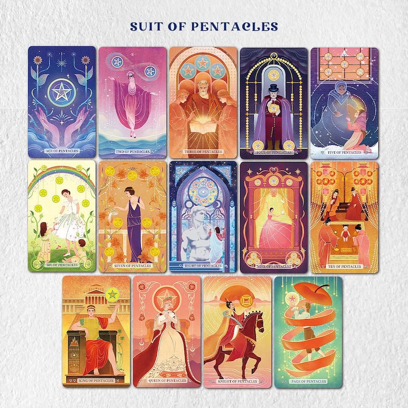 K&ouml;nnte beinhalten: Ein Satz Tarotkarten mit der "Suit of Pentacles". Jede Karte hat einzigartige Illustrationen mit leuchtenden Farben, darunter Figuren, Symbole und detaillierte Hintergr&uuml;nde. Die Karten sind in einem Raster angeordnet und zeigen die Vielfalt der Designs.