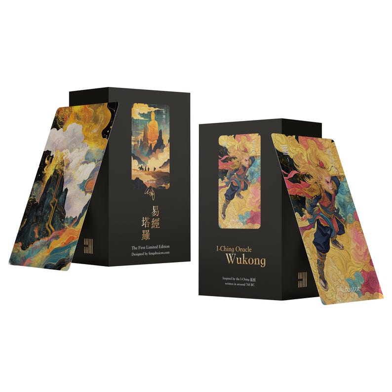 Puede incluir: Dos cajas negras con cartas de or&aacute;culo doradas. Una caja tiene el texto "The First Limited Edition" y "I-Ching Oracle". La otra caja tiene el texto "Wukong". Las cartas presentan ilustraciones coloridas.