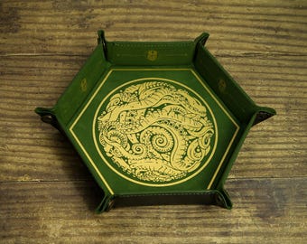 The Keeper of Arcane Lore opvouwbare dobbelsteenbak PU-leer pluche flanel gouden stempel Call of Cthulhu tafelblad-RPG Immersion Eldritch Game-avond