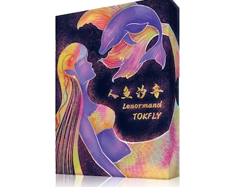 Puede incluir: Caja rectangular con una ilustración de sirena y delfín. La sirena es morada con cabello amarillo y un top amarillo. El delfín es morado con aletas rosas y naranjas. La caja tiene texto en chino e inglés.