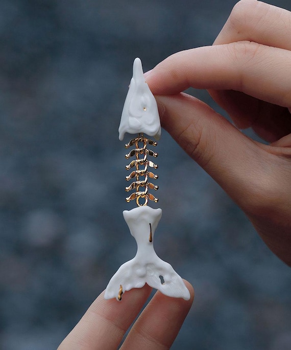 YIHE セラミックブローチ「魚、骨、魚」ハンドメイドジュエリー
