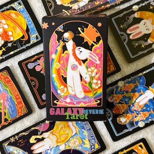 Galaxy Reverie Tarot Dibujos con crayones de Rider-Waite El conejito y las estrellas Guía cósmica Astrología Caminos de la Cábala Letras hebreas Misticismo 101