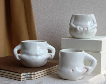 お腹をつまむマグカップコレクション｜面白いボディカップ、彫刻的なセラミックコーヒーマグ、斬新なマグギフト、芸術的なティーカップ