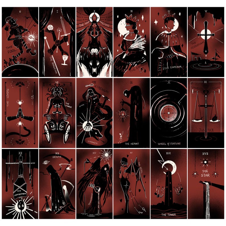 Puede incluir: Un conjunto de 22 cartas de tarot con ilustraciones en blanco y negro sobre fondo rojo. Cada carta presenta obras de arte y texto &uacute;nicos, incluyendo "El Loco", "El Mago", "Los Amantes" y "La Muerte". Las cartas est&aacute;n orientadas verticalmente.