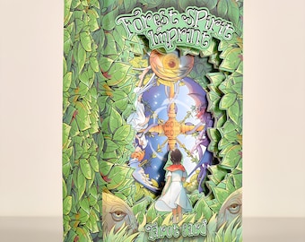 Może przedstawiać: Pudełko do kart tarota z zielonym wzorem liści i napisem "Forest Spirit Imprint". Pudełko ma wycięcie odsłaniające kolorową ilustrację kobiety i mistycznych postaci. Widoczny jest również napis "Tarot card".