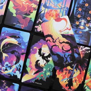 Tarot Glimmer Walker Rider-Waite 79 ilustraciones surrealistas Colores neón Luz y sombra Tarot portátil Núcleo negro Laminado brillante Borde dorado