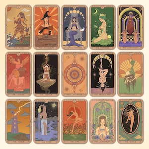 K&ouml;nnte beinhalten: Eine Sammlung von 15 Tarotkarten mit Illustrationen im Vintage-Stil. Jede Karte zeigt ein einzigartiges Design mit Figuren, Symbolen und Titeln wie "Der Narr", "Der Magier" und "Die Liebenden". Die Farbpalette umfasst Erdt&ouml;ne mit Akzenten in Orange, Blau und Gr&uuml;n.
