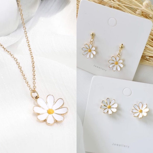 Daisy Necklace - Etsy