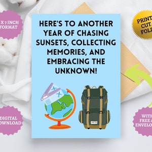 Peut inclure: Une carte imprimable de 12,7 x 17,8 cm avec un fond bleu représentant un globe terrestre, un sac à dos et le texte "Here's to another year of chasing sunsets, collecting memories, and embracing the unknown!"
