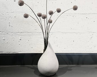 minimalistische Vase aus Beton