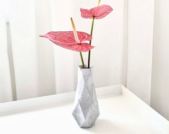 polygonale Vase aus Beton