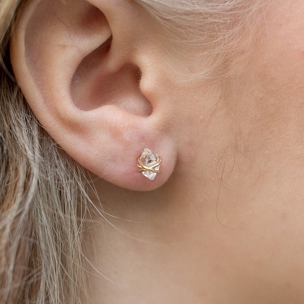 Herkimer Diamond Studs Stud Studs Minimalist Post April Birthstone Boucles d'oreilles en diamant Herkimer Boucles d'oreilles brutes Boucles d'oreilles en pierre de cristal brut