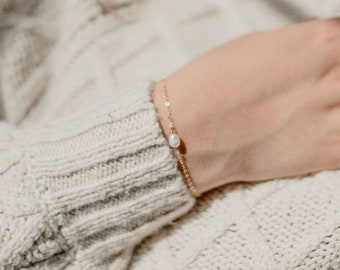 Delicate Pearl Bracelet for Women Tiny Oval Pearl Bracelet Friendship Bracelet Wedding Jewelry Dainty Bracelet Freshwater Pearl Bracelet