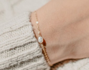 Delicate Pearl Bracelet for Women Tiny Oval Pearl Bracelet Friendship Bracelet Wedding Jewelry Dainty Freshwater Rice Pearl Bracelet