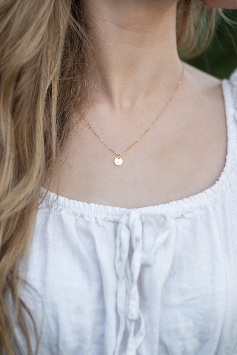 Tiny disc necklace