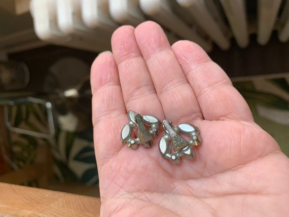 Tiny dainty Deco era rhinestone shoe clips classy… - image 3