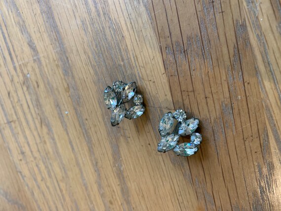 Tiny dainty Deco era rhinestone shoe clips classy… - image 2