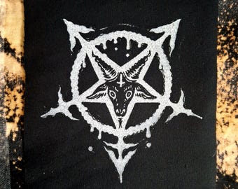 Patch met trans-satanistische print