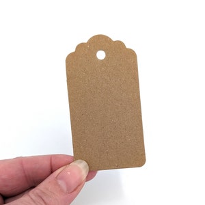 Średniej wielkości puste etykiety upominkowe, zawieszki z recyklingowanego kartonu 4x7,5 cm, proste wycinane etykiety do rękodzieła lub biznesu,