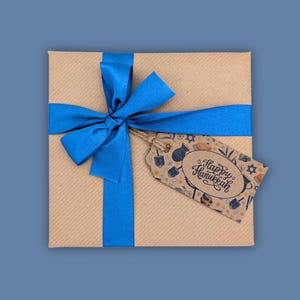 Étiquettes cadeaux Happy Hanoucca, étiquettes cadeaux Kraft recyclées pour offrir à Hanoucca, étiquettes pour cartes Hanoucca bleues rustiques et respectueuses de l'environnement