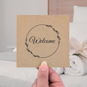 10 biglietti di benvenuto per gli ospiti, stampati per il tuo matrimonio o per la tua proprietà in affitto, biglietti rustici da 4" per dare il benvenuto ai tuoi ospiti, stampa nera con motivo di foglie luminose
