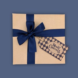 Marineblauwe Argyle-kerstcadeaulabels, gerecyclede kraft-cadeaulabels voor rustieke kerstcadeaus, marineblauwe milieuvriendelijke rustieke kerstkaartlabels