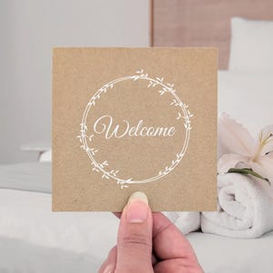 Cartões de boas-vindas para convidados, impressos para seu casamento ou propriedade para aluguel, cartões rústicos de 4" para dar as boas-vindas aos seus convidados, design de guirlanda caprichosa, impressão branca