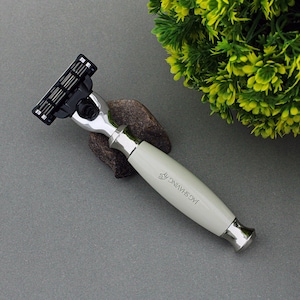 3 Edge Compatible Shaving Razor Beard and Moustache Perfect Clean Shave Razor for Men & Women