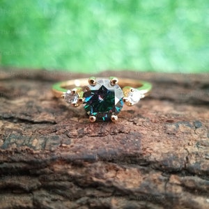 Round Cut Alexandrite Ring, Unique 1.20 CT Yellow Gold Engagement Ring, Promise Ring, June Birthstone Ring